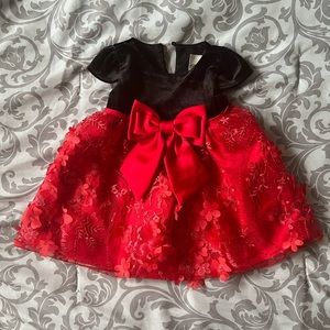 Baby girl formal dress, in excellent condition. Never worn, size 3-6m